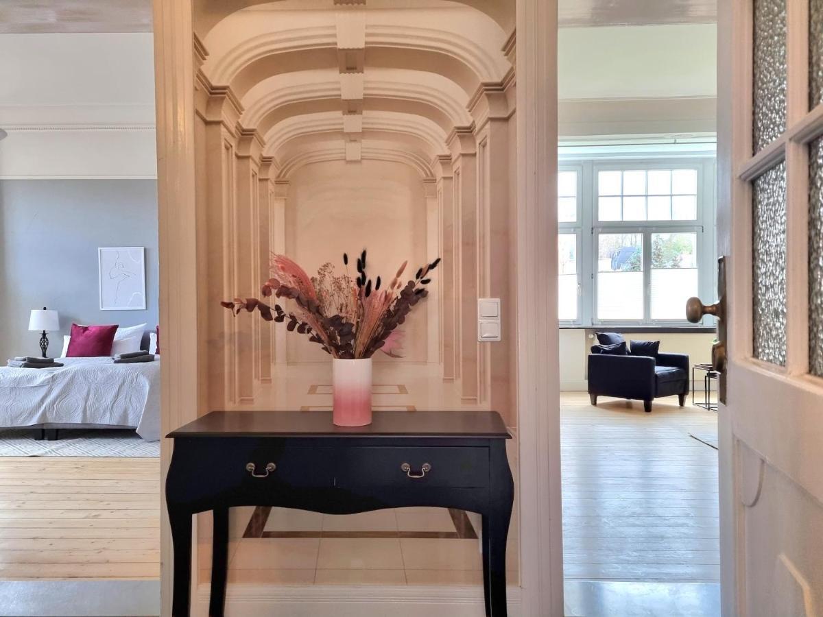 Charysma - Jugendstil Trifft Moderne, Schlafzimmer Mit Smart-Tv, Tischfussball, Darts, Parkplatz 하멜른 외부 사진