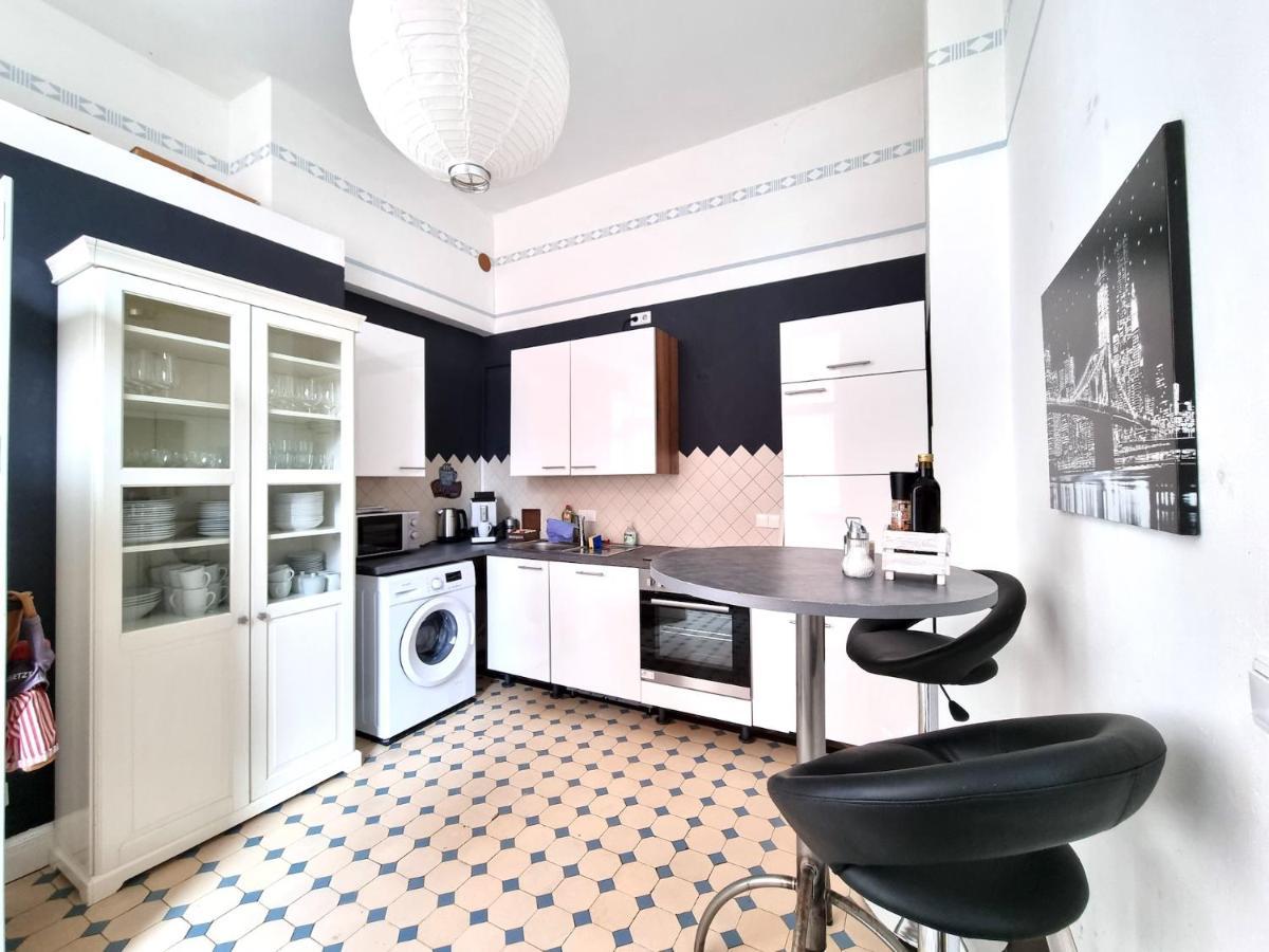 Charysma - Jugendstil Trifft Moderne, Schlafzimmer Mit Smart-Tv, Tischfussball, Darts, Parkplatz 하멜른 외부 사진