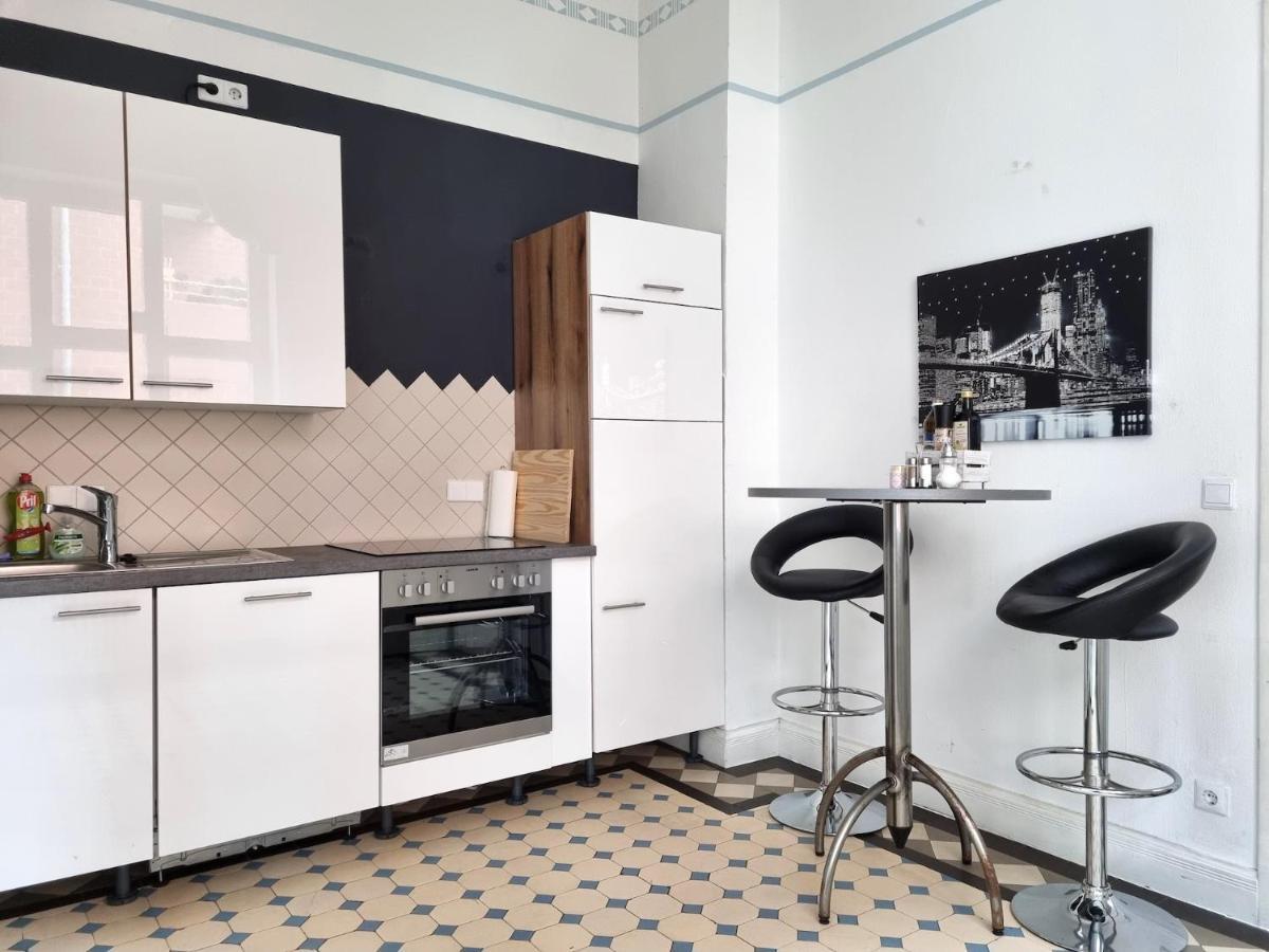 Charysma - Jugendstil Trifft Moderne, Schlafzimmer Mit Smart-Tv, Tischfussball, Darts, Parkplatz 하멜른 외부 사진
