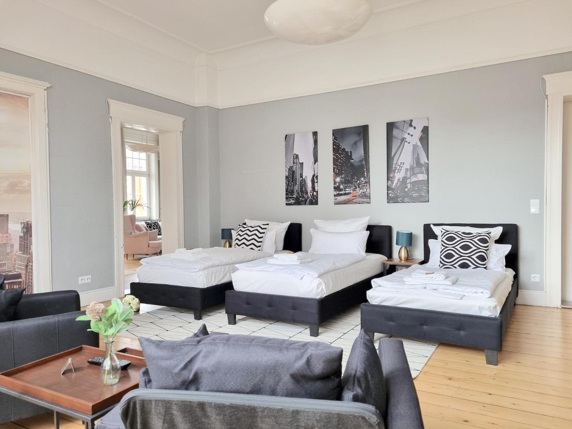 Charysma - Jugendstil Trifft Moderne, Schlafzimmer Mit Smart-Tv, Tischfussball, Darts, Parkplatz 하멜른 외부 사진
