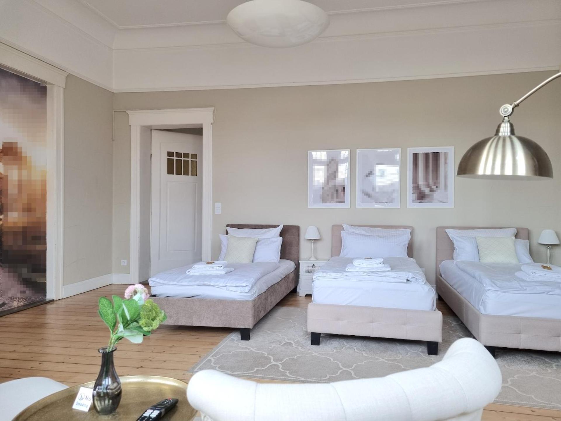 Charysma - Jugendstil Trifft Moderne, Schlafzimmer Mit Smart-Tv, Tischfussball, Darts, Parkplatz 하멜른 외부 사진