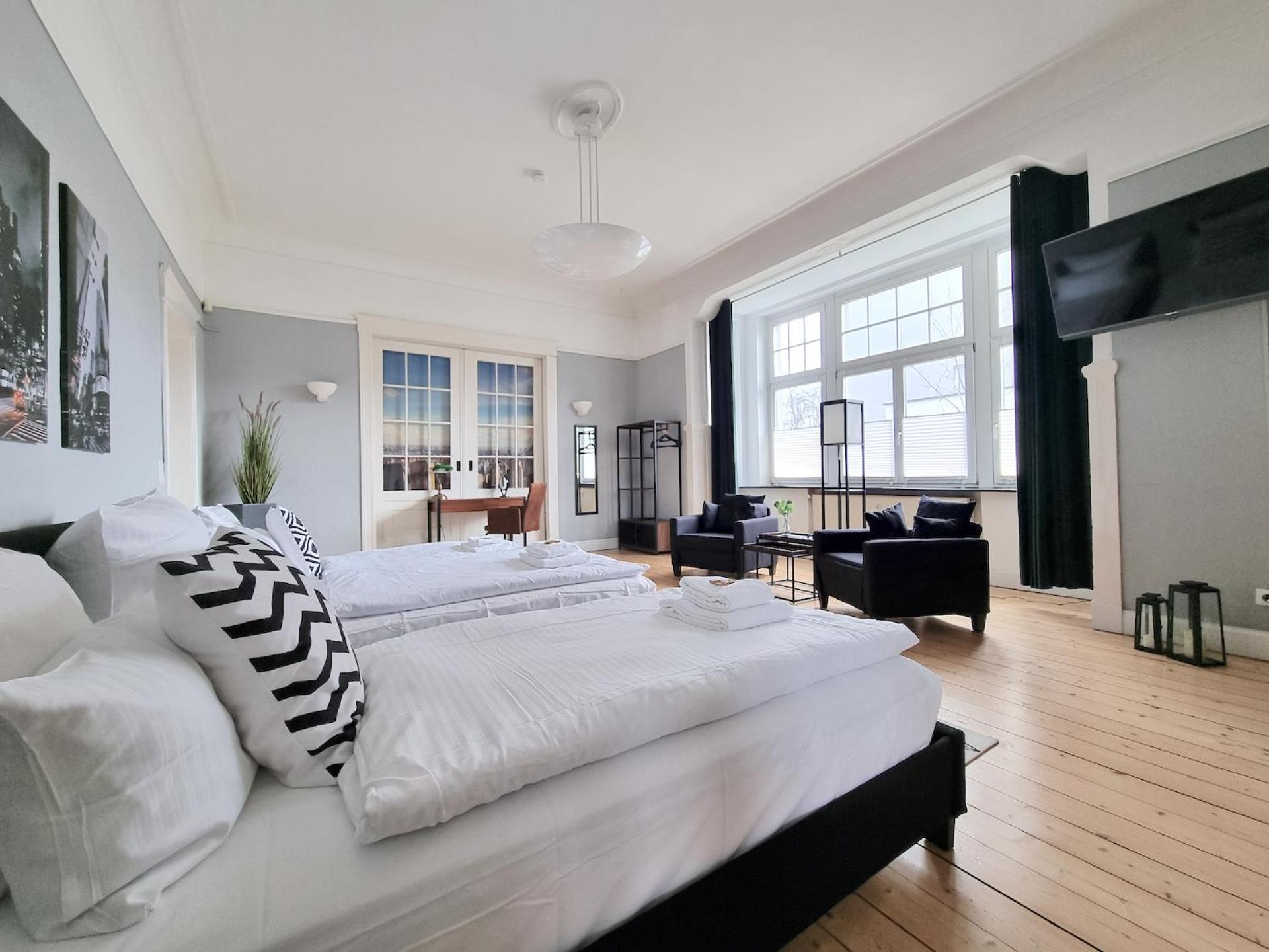 Charysma - Jugendstil Trifft Moderne, Schlafzimmer Mit Smart-Tv, Tischfussball, Darts, Parkplatz 하멜른 외부 사진